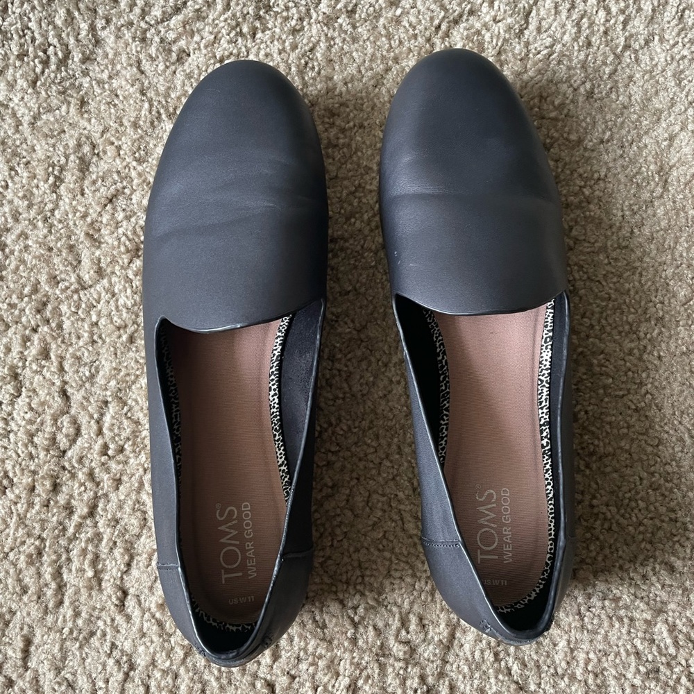 Darcy Black Leather Flat